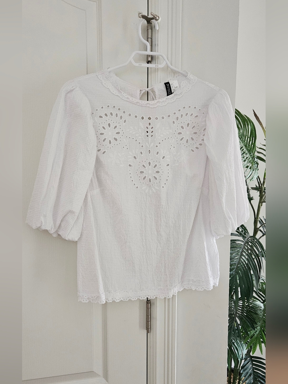 Divided H&M White Eyelet Puff-Sleeve Blouse